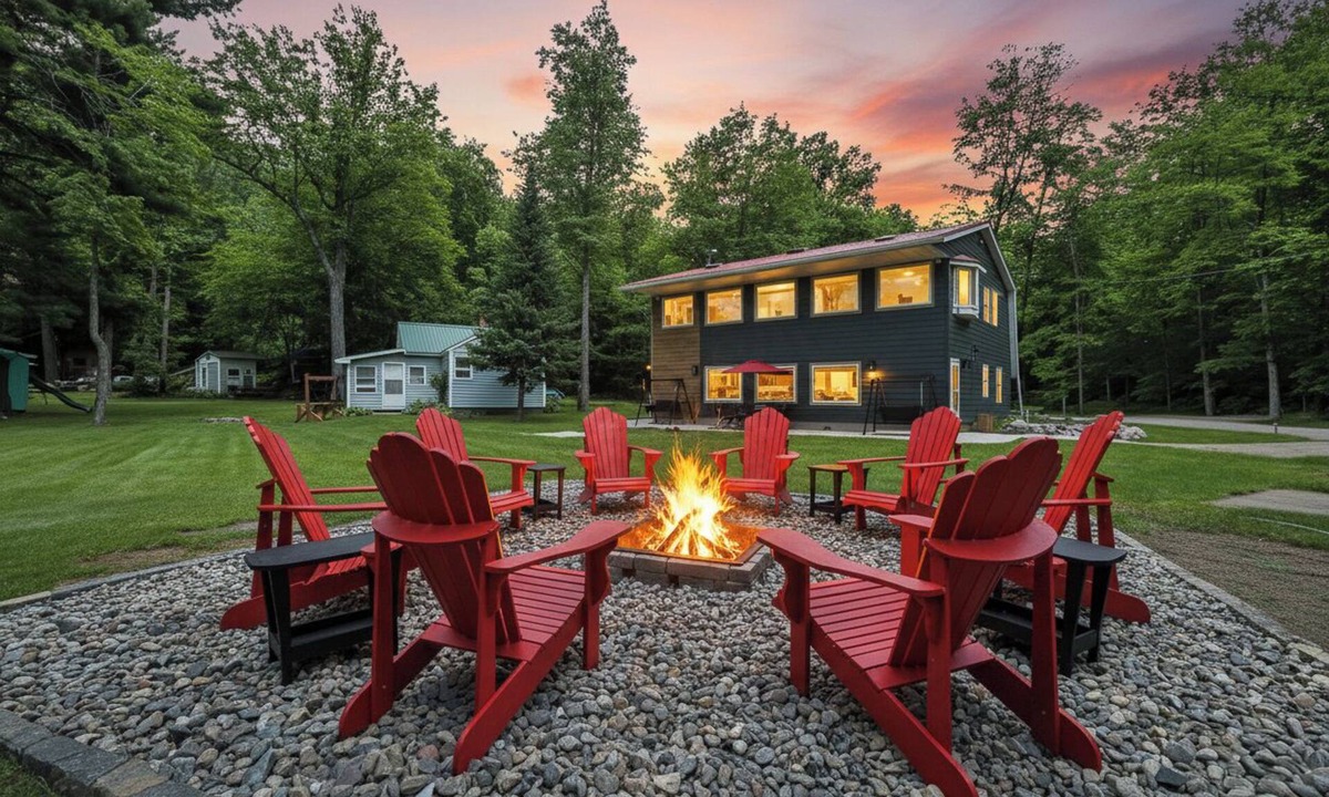 Suring House | Sand Bar Resort – Updated 5BR with Lake Views, Big Yard, Firepit, Pontoon rental, Gourmet Kitchen & More!
