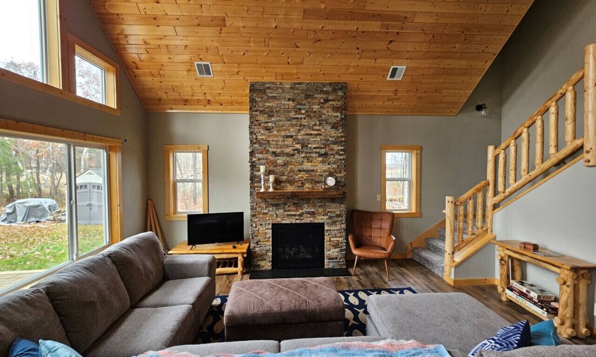 Hunter Cabin | Sandy Point on The Chippewa Flowage