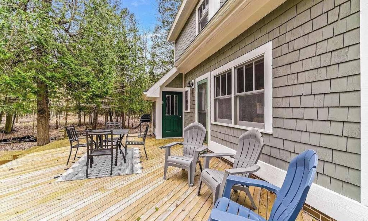 Arcadia House | Secluded home w/private grill, gas fireplace, full kitchen, and free WiFi