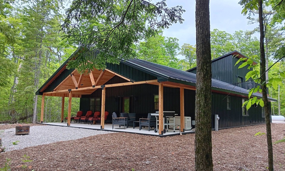 Sturgeon Bay House | Secluded Lake Michigan Retreat 4BR/4BA, EV Charging, Near Cave Point