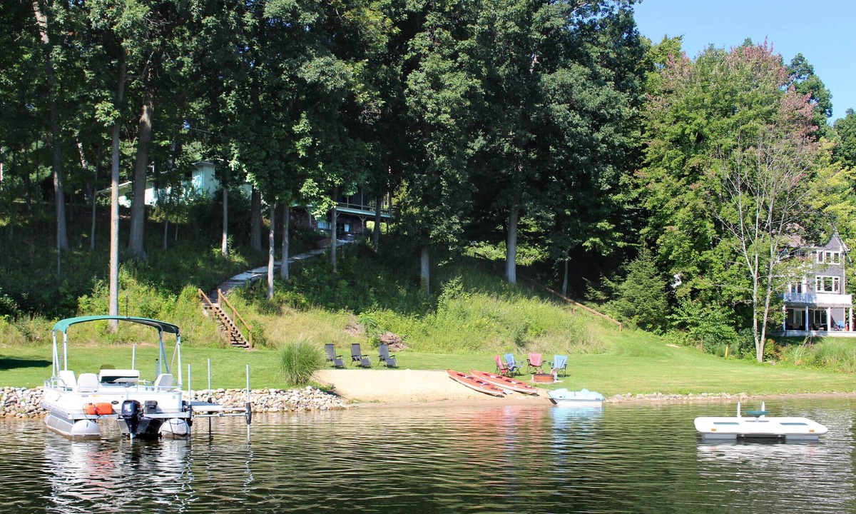 Dowling House | Secluded Lake Retreat-Exceptional Reviews!