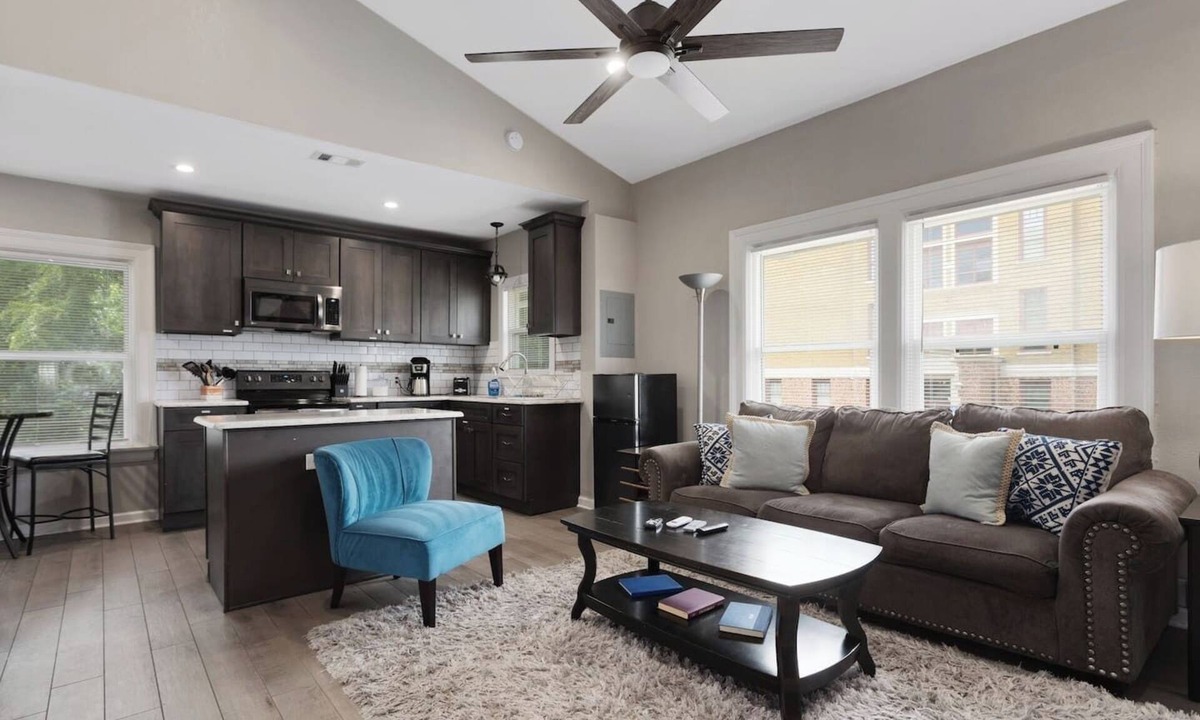 Kansas City Apartment | Second Floor 3BR Retreat | 66