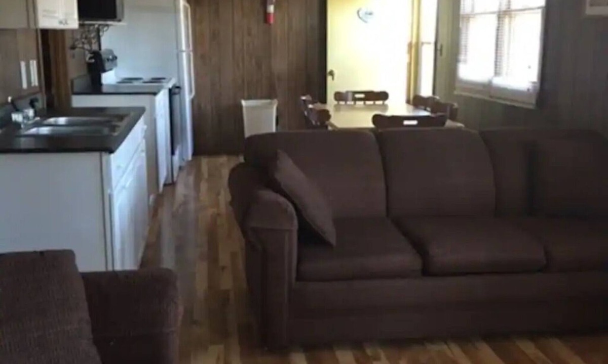 Indian Point Cottage | Silver Dollar City, 1 Mile - Table Rock Lake View - Woodsy - Foxfire Resort