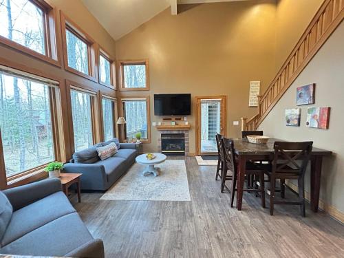 Boyne Falls Apartment | Ski-In 5BR Retreat at Boyne Mtn - Walk to Lifts & Fun!