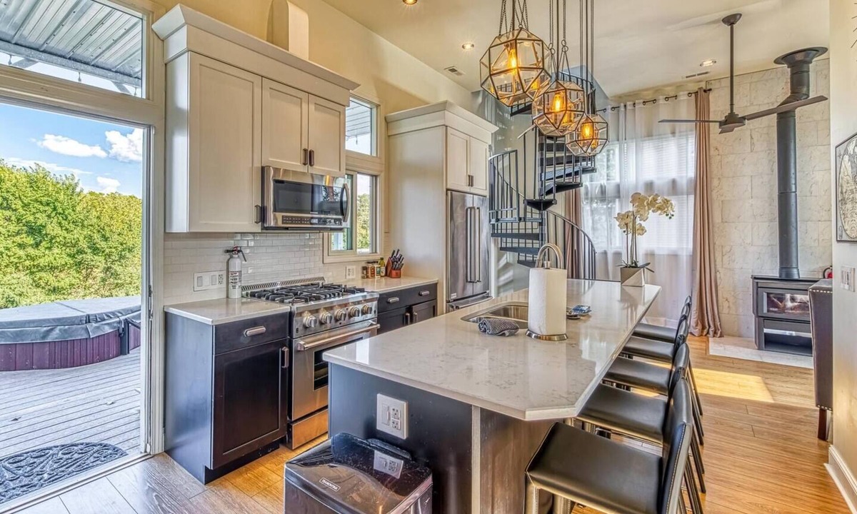 Miller Beach House | Smart Home, direct Beach Dunes Nat’l Park access, Hot Tub, luxury amenities