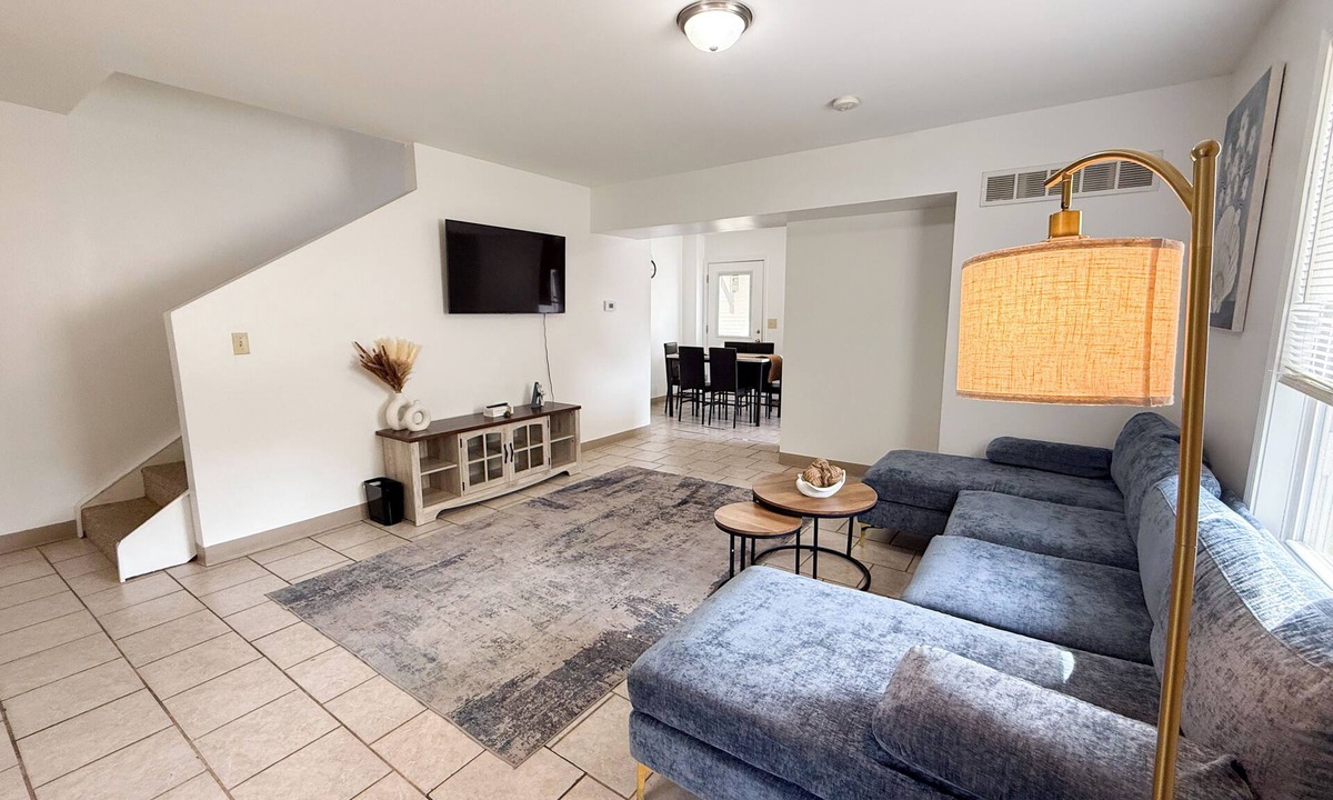 Macomb House | Spacious 3BR/2BA Home – Queen Beds + TVs in Every Room