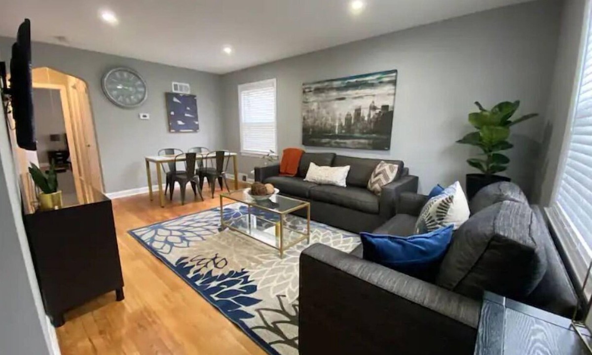 Hermosa Apartment | Spacious 3BR Home w Parking. Perfect for Families & Longer Stays