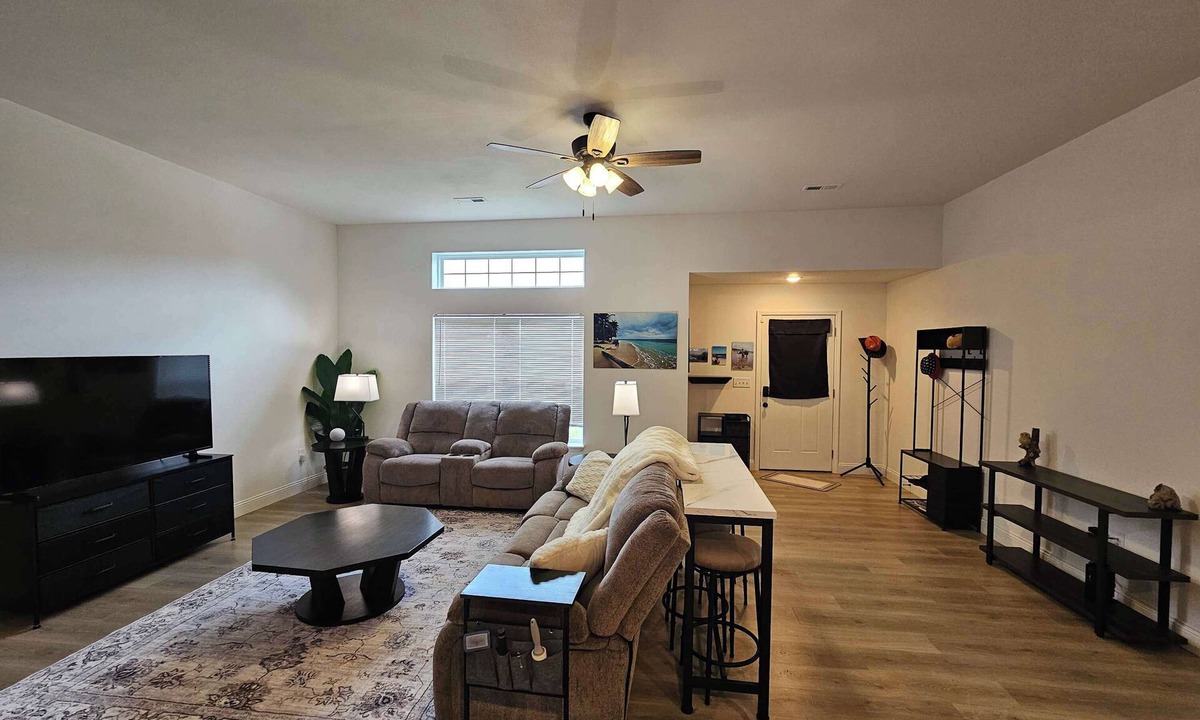St. Robert House | Spacious 3BR Retreat Near Fort Leonard Wood