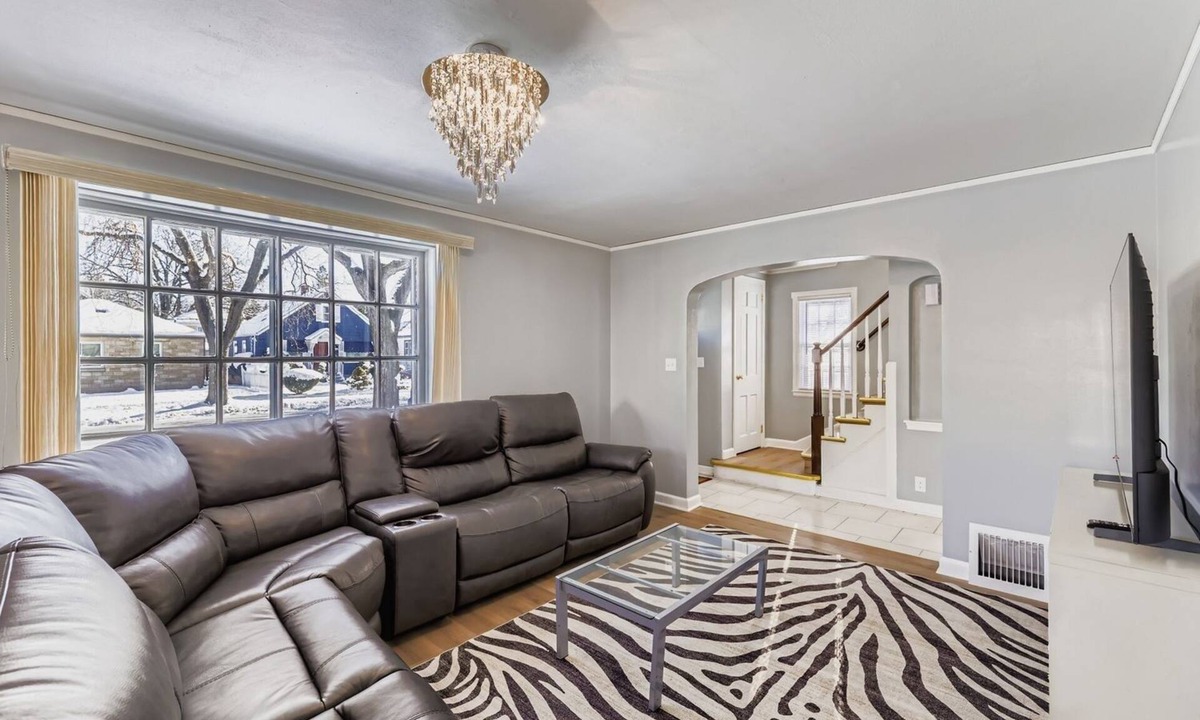 Milwaukee House | Spacious 4-bedroom house in beautiful Milwaukee with AC