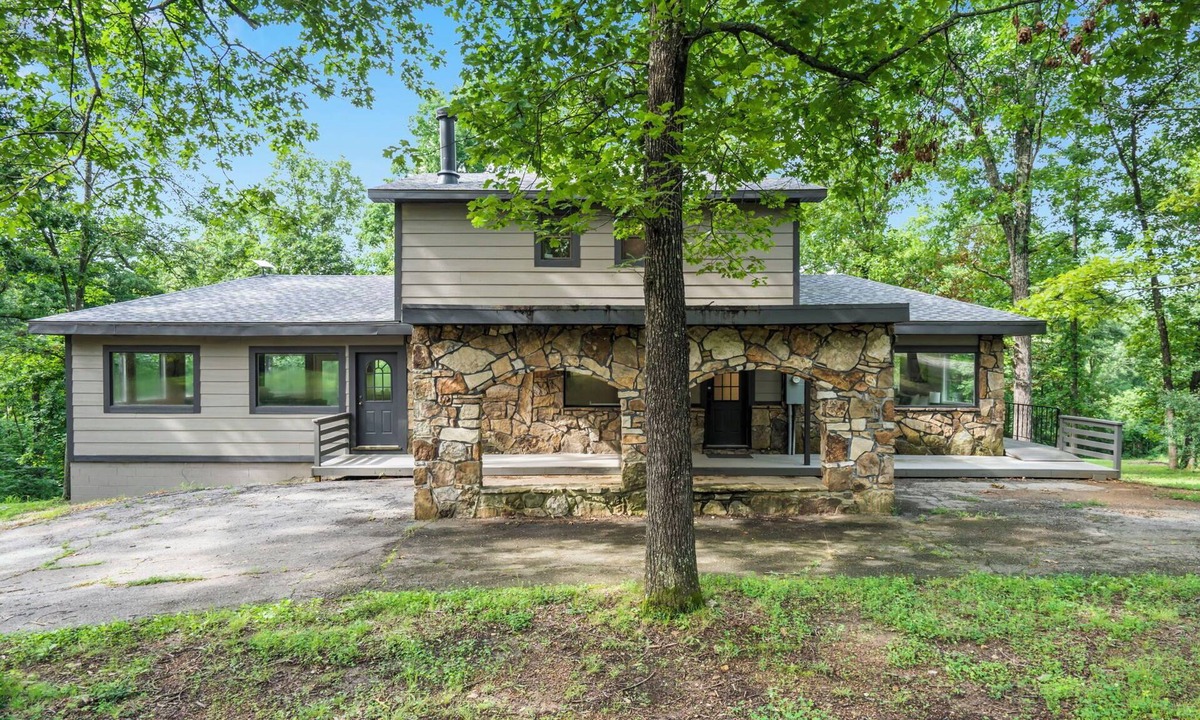 Cape Fair House | Spacious 4-bedroom Retreat on Table Rock Lake. Darts, Air Hockey, and More!