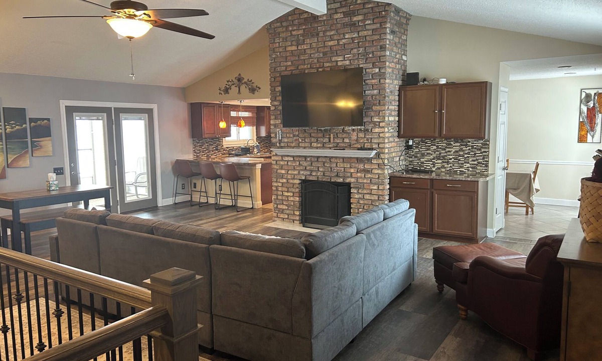 St. Charles House | Spacious 4BR Family Home Near Historic St. Charles & STL