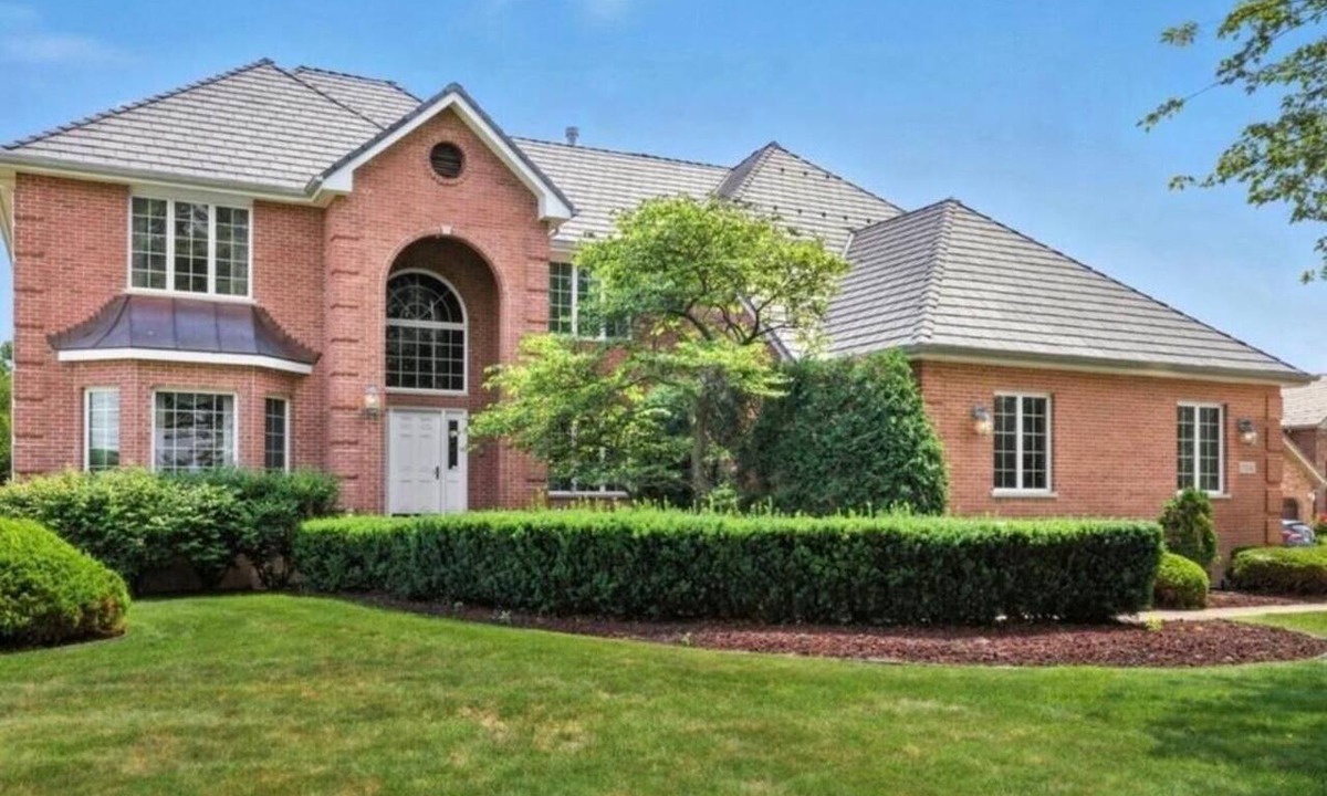 Forestview House | Spacious 5-bedroom house in charming Orland Park with AC