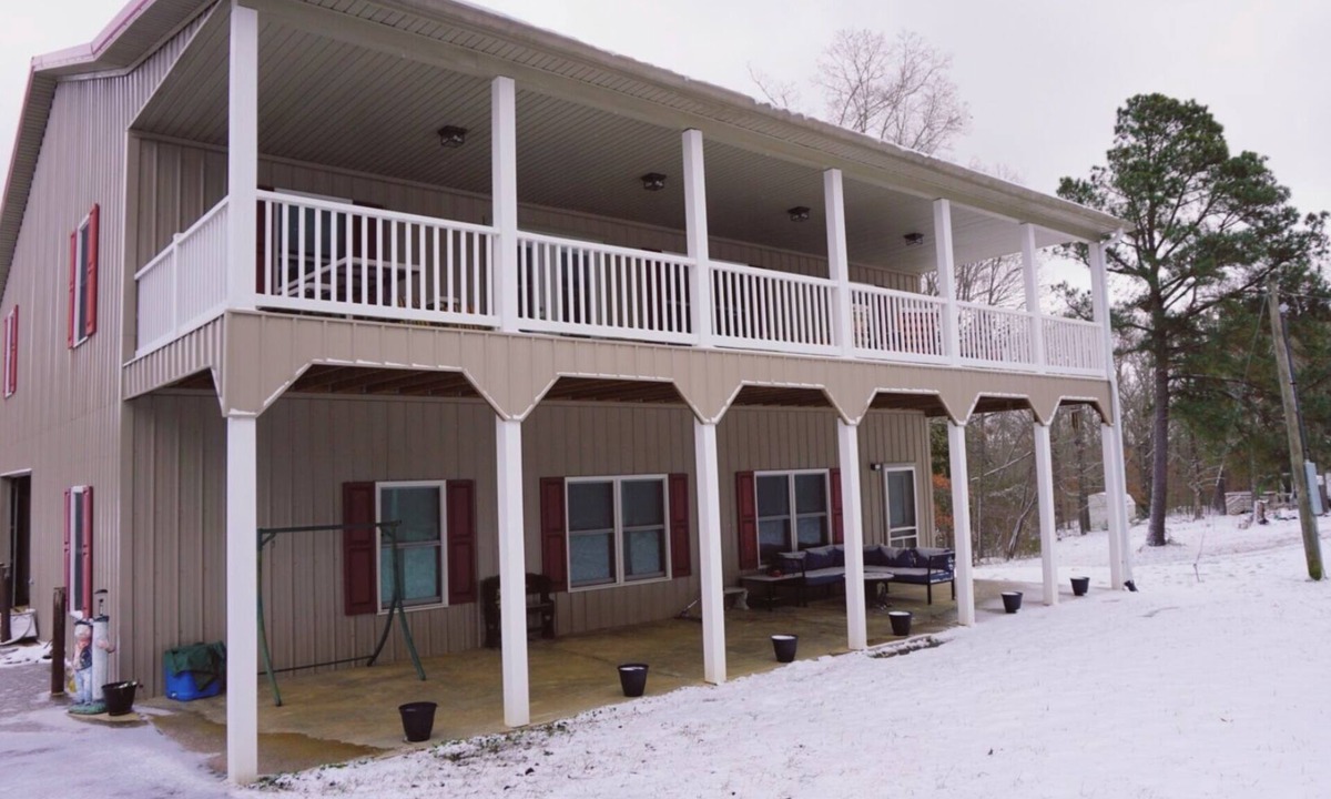 Almo House | Spacious 6-bedroom house in charming Benton with AC