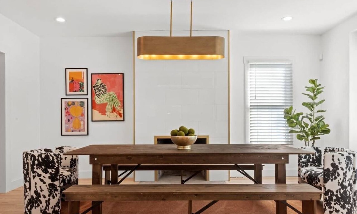 Detroit House | Spacious Detroit Retreat Sleeps 16 Parking