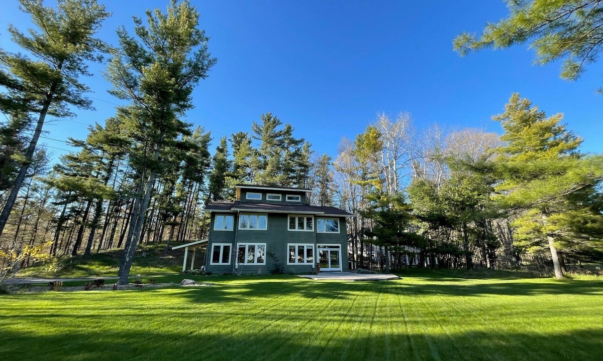 Charlevoix House | Spacious Modern Light Filled Oasis, AC!