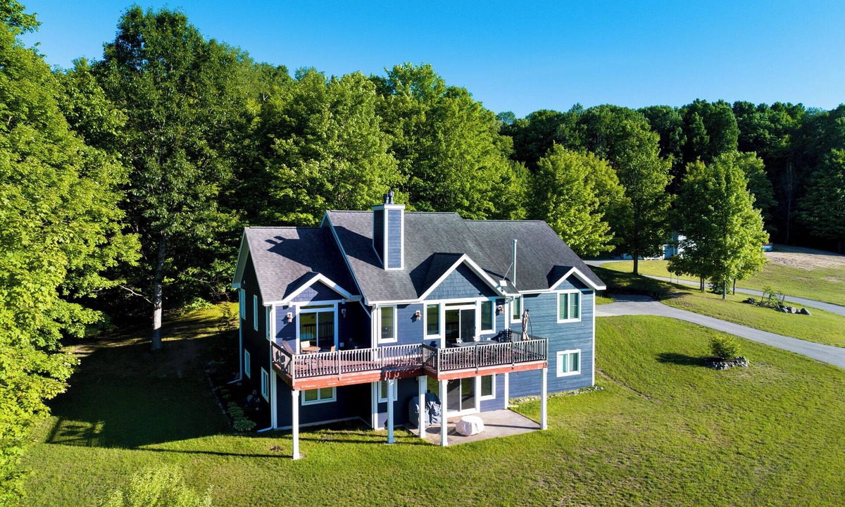 Mayfield House | Spacious Private home for 14 at Blue Valley