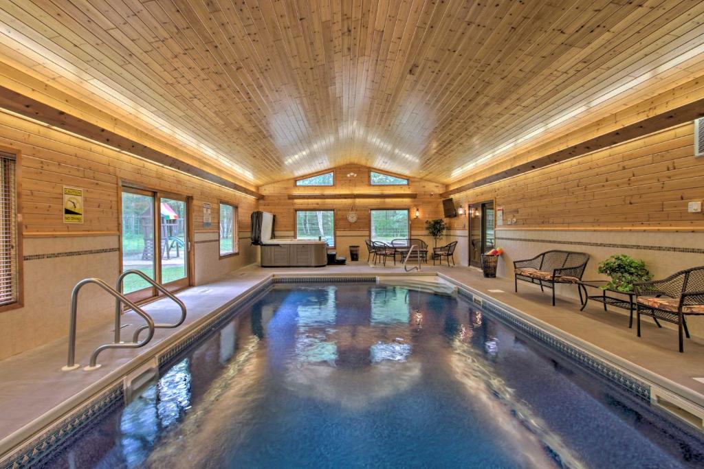 Wadena County House | Spacious Verndale Home w/Backyard Fire Pit!