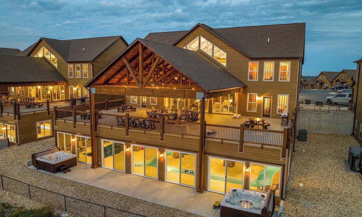 Kimberling City Cabin | Splash Mountain Mansion: The Dream Family Getaway!