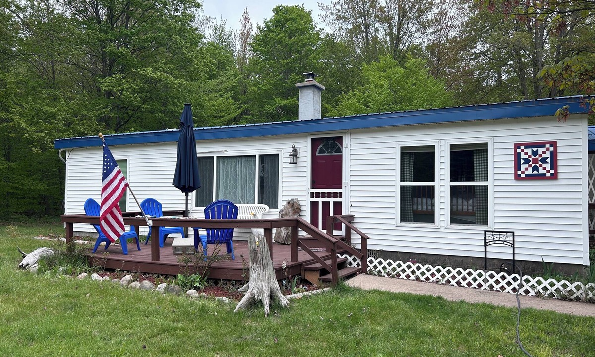 Charlevoix House | Stay at the Dogmans Hideout in peaceful Charlevoix