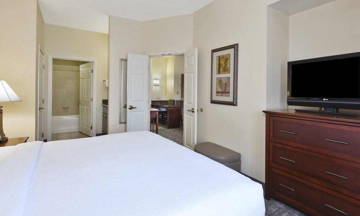 Okemos Hotel | Staybridge Suites Lansing - Okemos by IHG