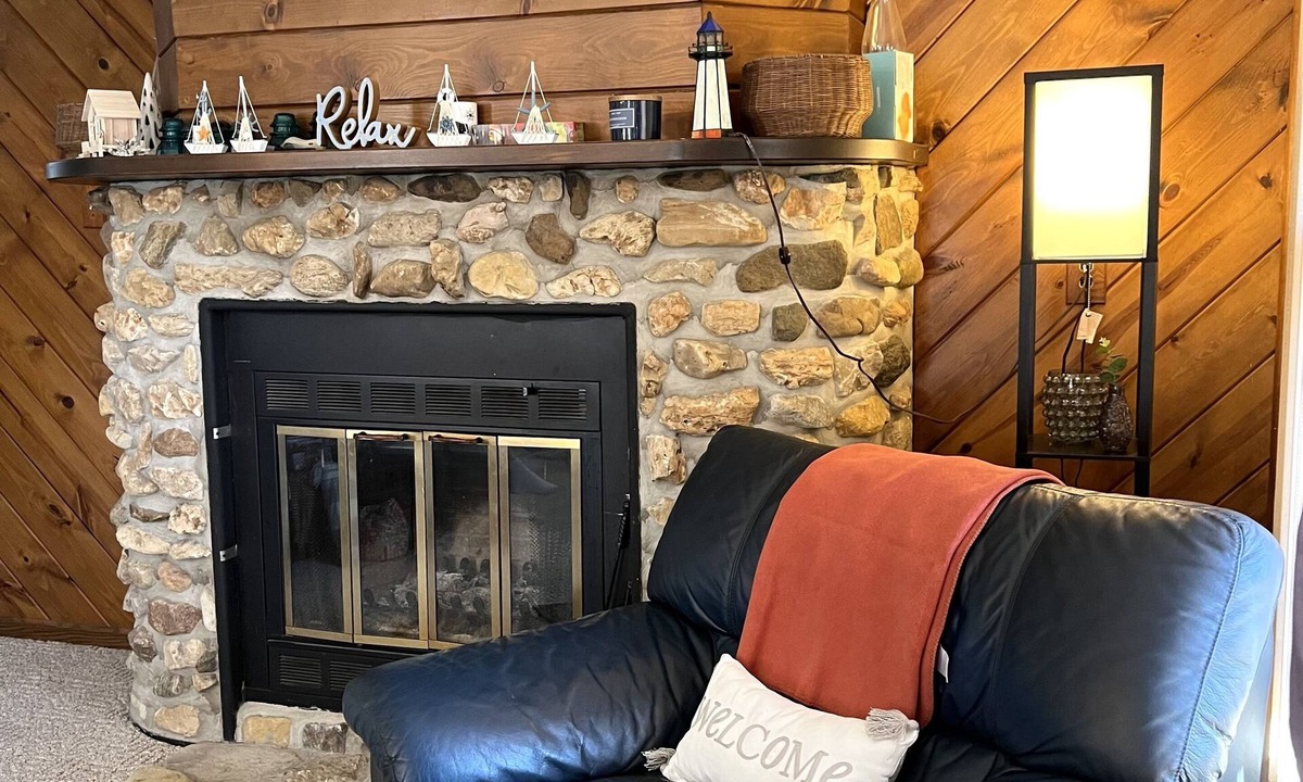 Two Rivers House | Step back in time at Wisconsin’s most beautiful beach & Rogers Fishing Village!