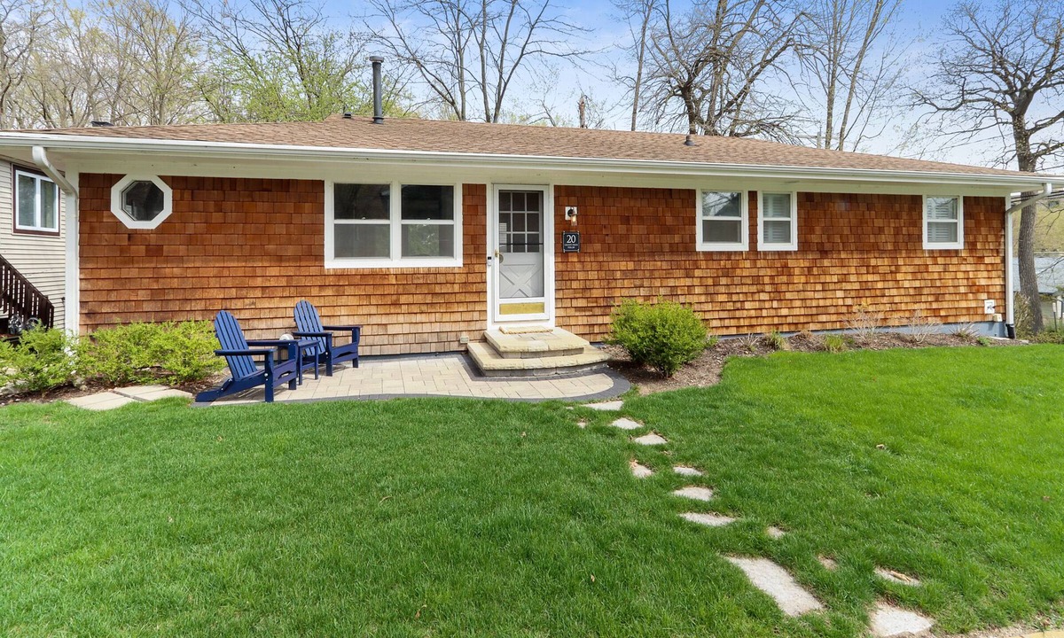Williams Bay House | Steps to Lake Geneva · Hot Tub · Sleeps 10 · Walk to Pier 290