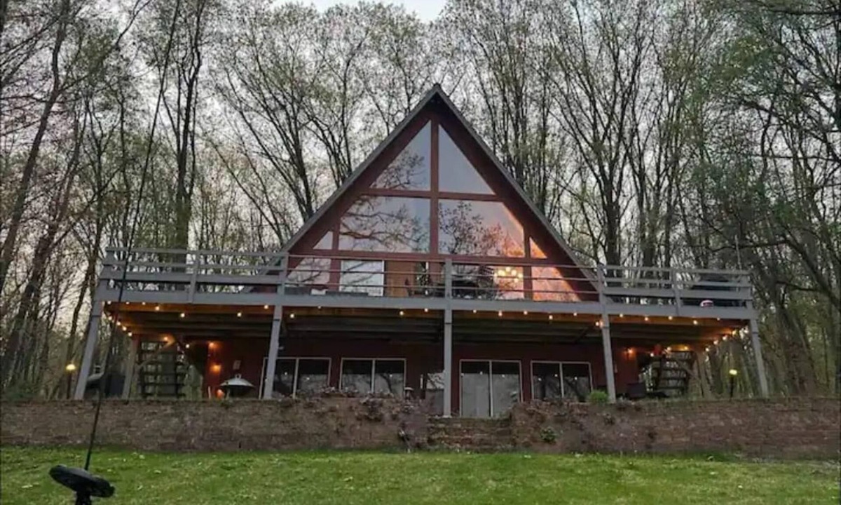Merrimac Cottage | Stunning A-frame on Lake WI