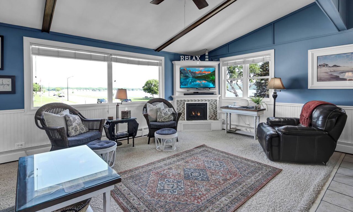 Lake City House | Stunning Lake Pepin View, Walk to Downtown/Marina