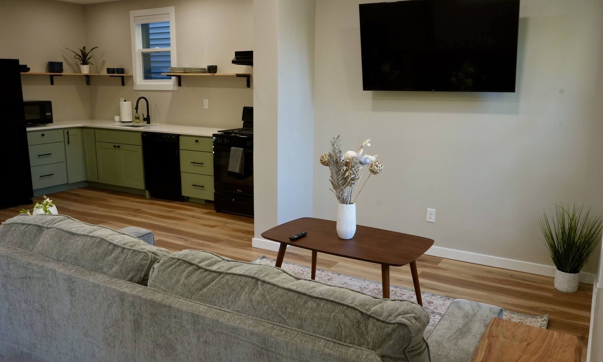 Northeast South Bend Apartment | Stunning Newly Remodeled 1-Bedroom
