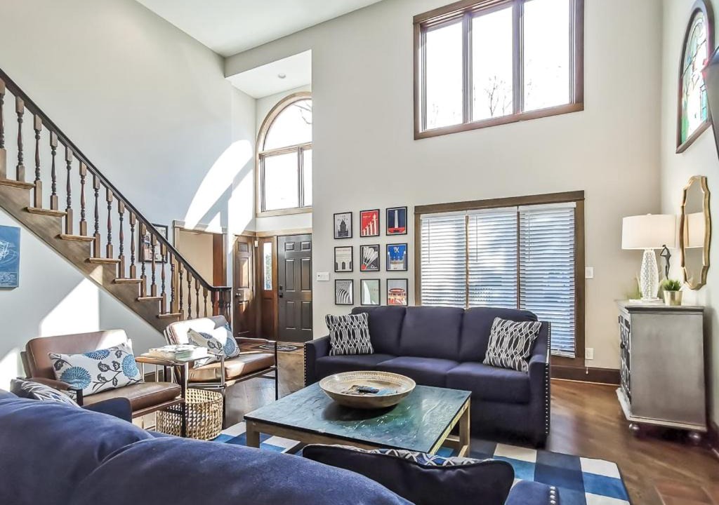 West Plaza House | Stunning Plaza Home-Location Unbeatable-New Remodel