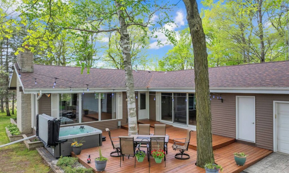 Plymouth House | Stunning private home hidden in the woods. Can sleep 11 guests