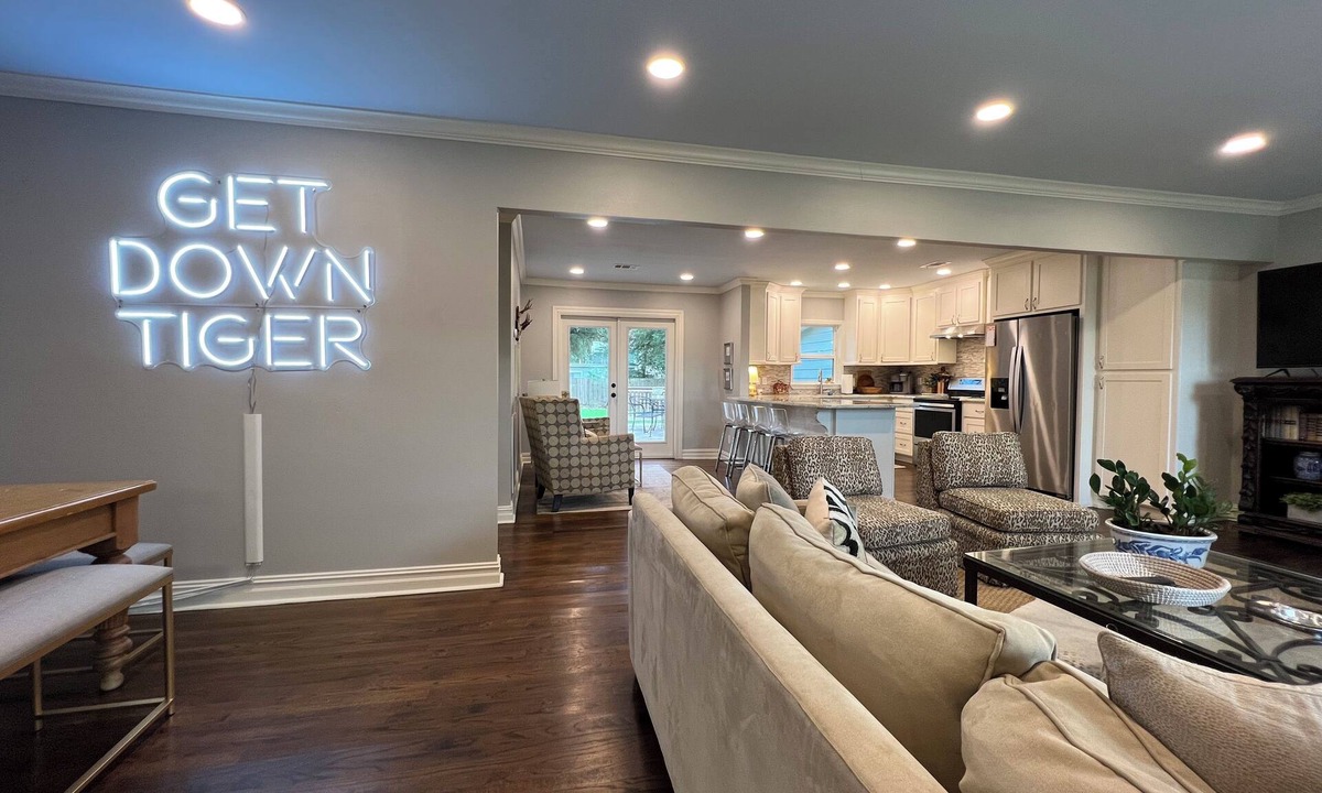 Monroe House | Stylish 3BR in Garden District near parks, river views, Neville High, and ULM.