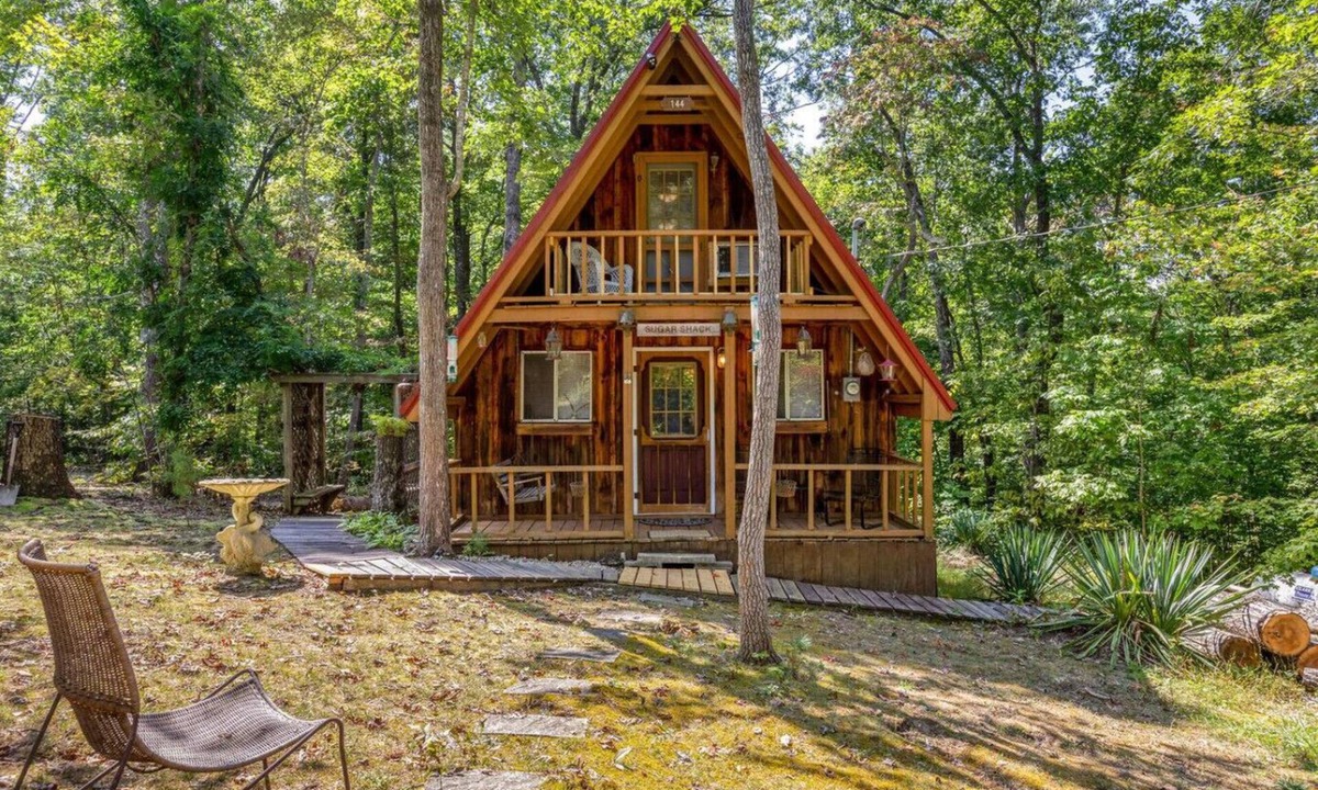 Wellington Cabin | Sugar Shack- Firepit, Wood Stove, Grill, WiFi