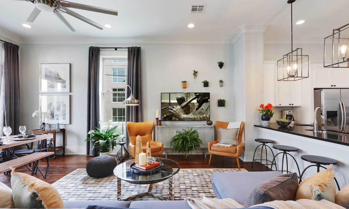 Bywater House | Sunny Midcentury Luxury Home | Near French Quarter