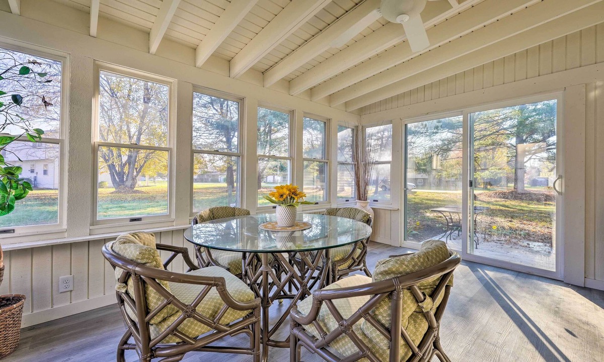 Granger House | Sunroom Coffee & Backyard Fun Near Notre Dame