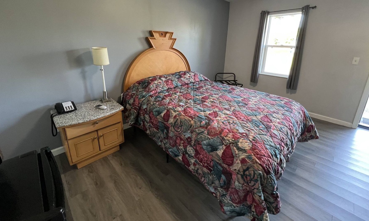 Bridgman Hotel | Sunset Dunes Inn & Suites