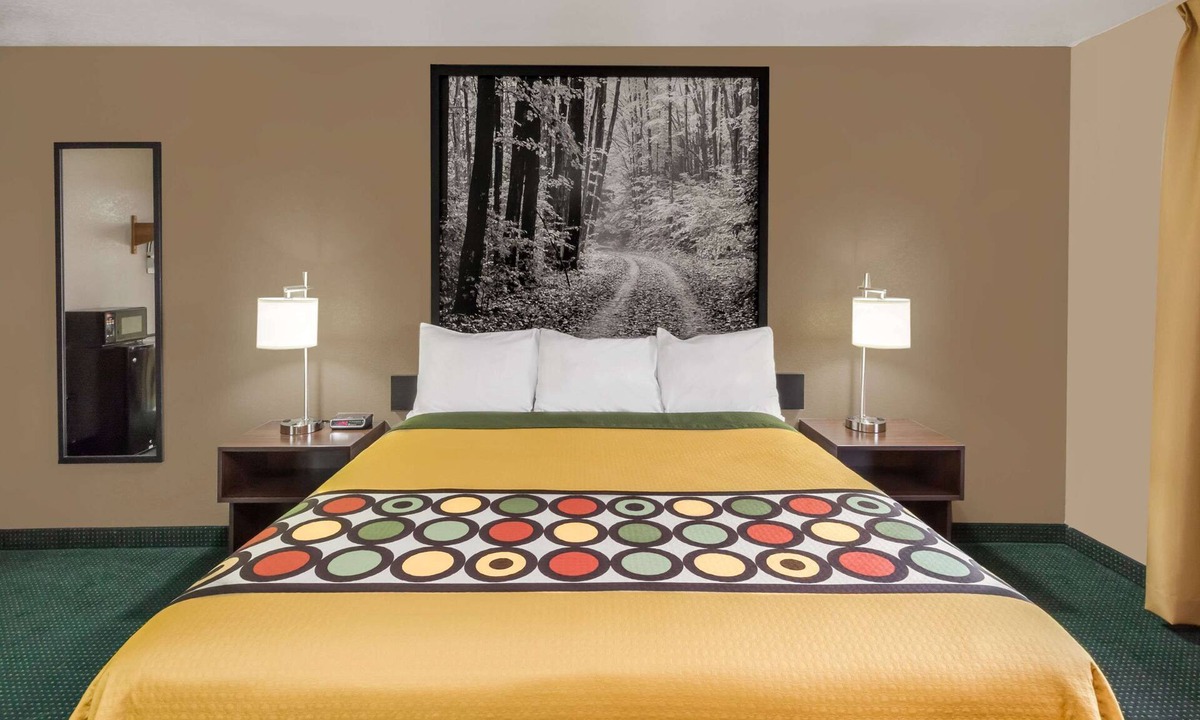 Ionia Hotel | Super 8 by Wyndham Ionia MI