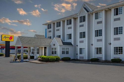 Joliet Hotel | Super 8 by Wyndham Joliet