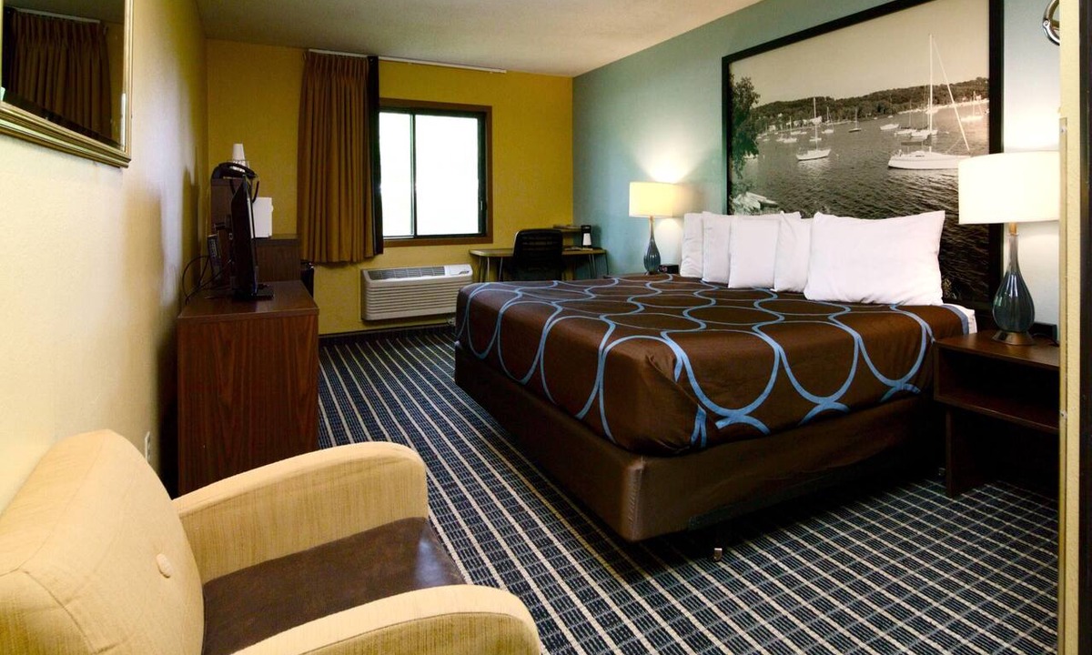 Red Wing Hotel | Super 8 by Wyndham Red Wing