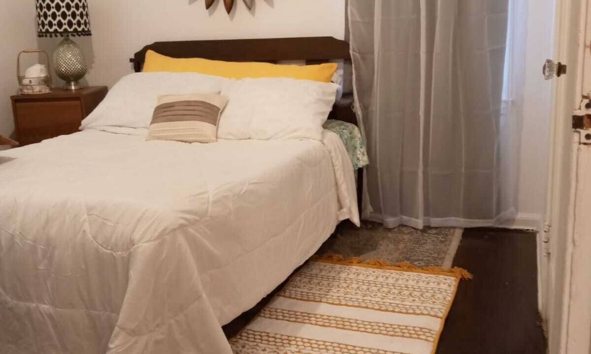 Detroit House | Super Comfy Room at a Great Location