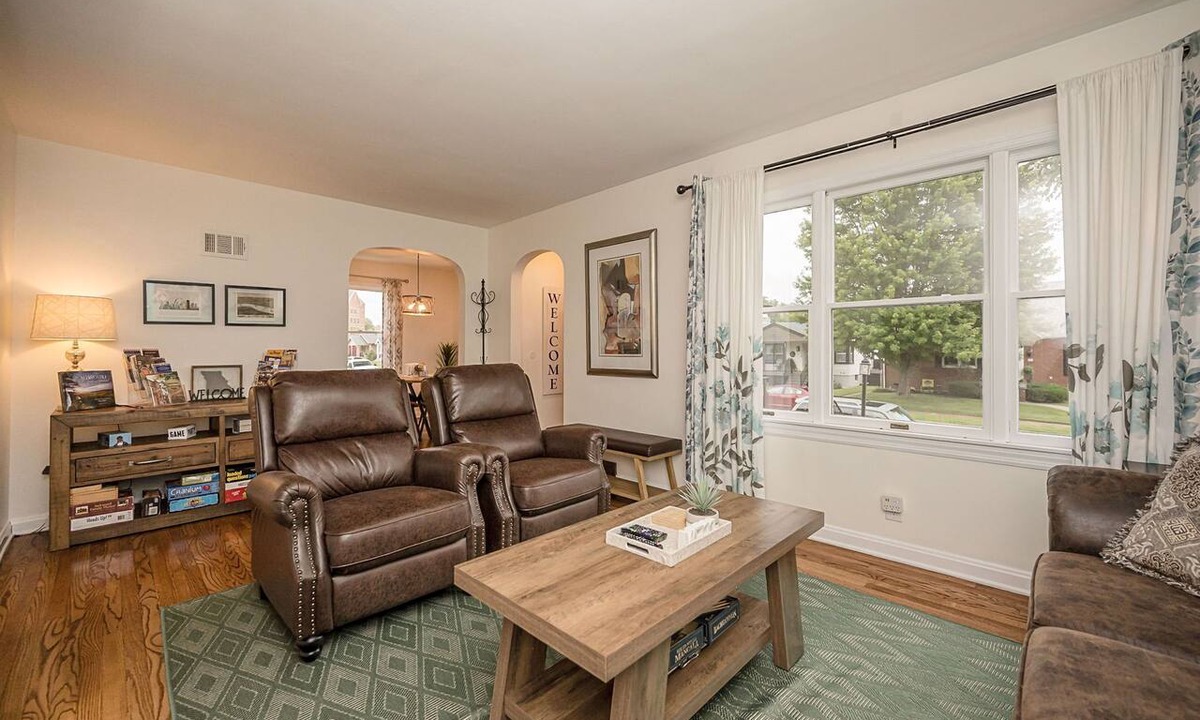St. Charles Historic District House | Sweet Escape Near Historic Main St, 4BR, 2 Baths