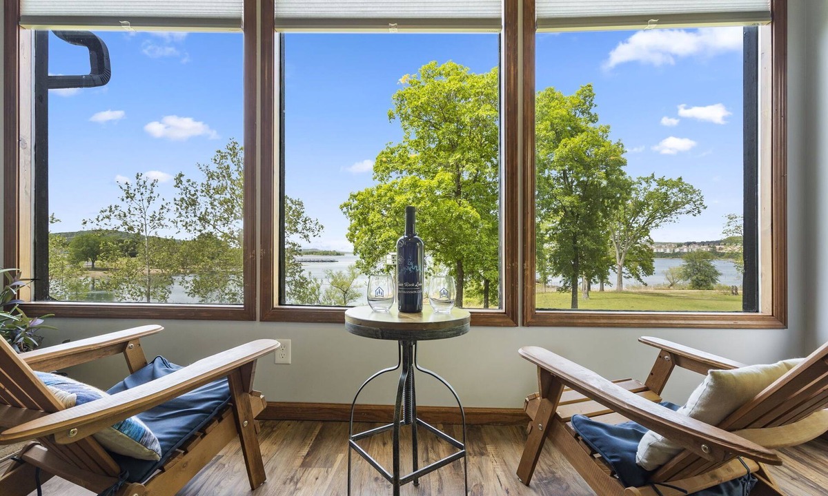 Big Cedars Cabin | Table Rock Sunset Lakefront w/Wood Fireplace, Billiards, Cmty Hot Tub, Free Tix & Near Big Cedar