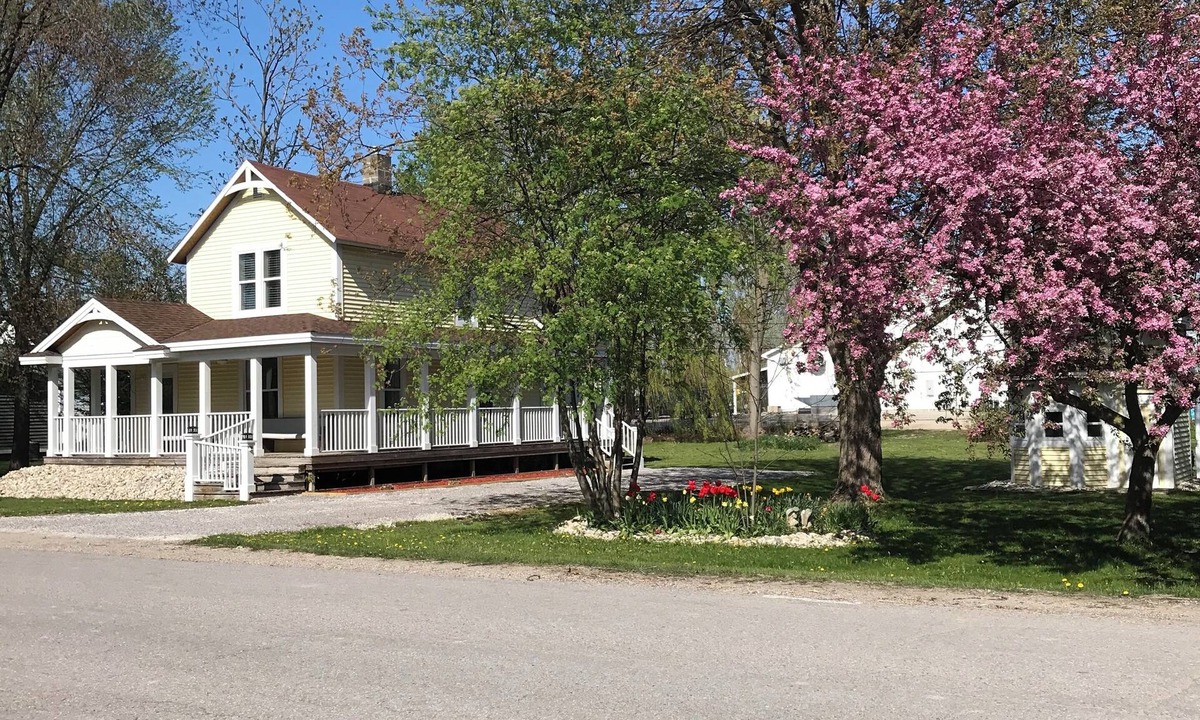 Elk Rapids House | The Bay Breeze. Walk to downtown Elk Rapids & Lake MI Beaches. Near Torch Lake,