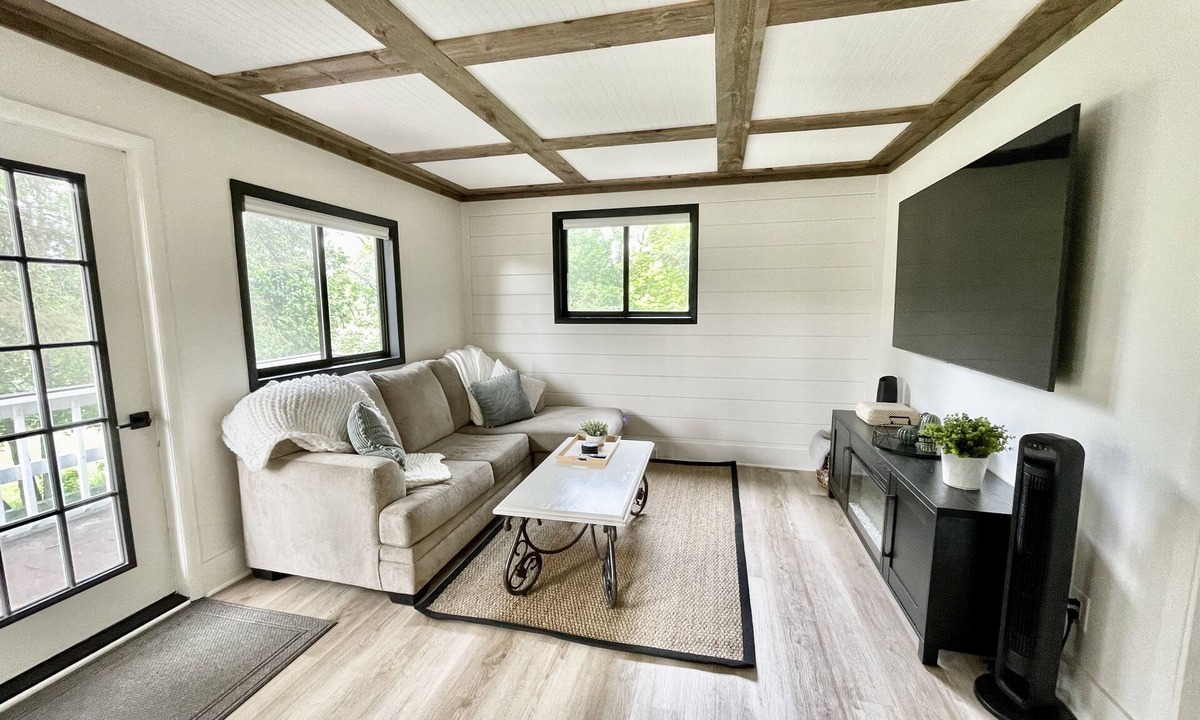 Frankfort House | THE BEAR - Frankfort - NEW! 3 min. to Frankfort