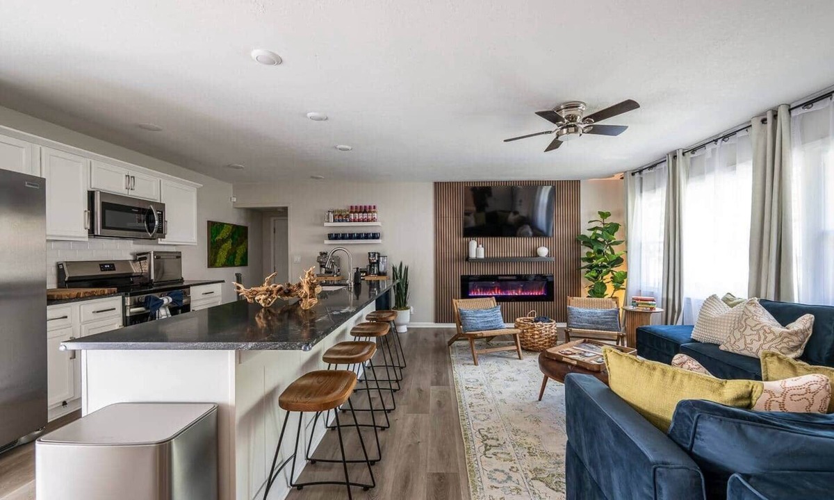 Lee's Summit House | The Blue Villa - Hot Tub, Fire Pit, Game Room, EV Charger, Walk to DTWN LS