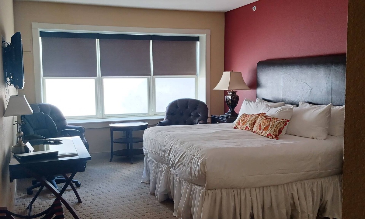 Waukesha Hotel | The Clarke Hotel