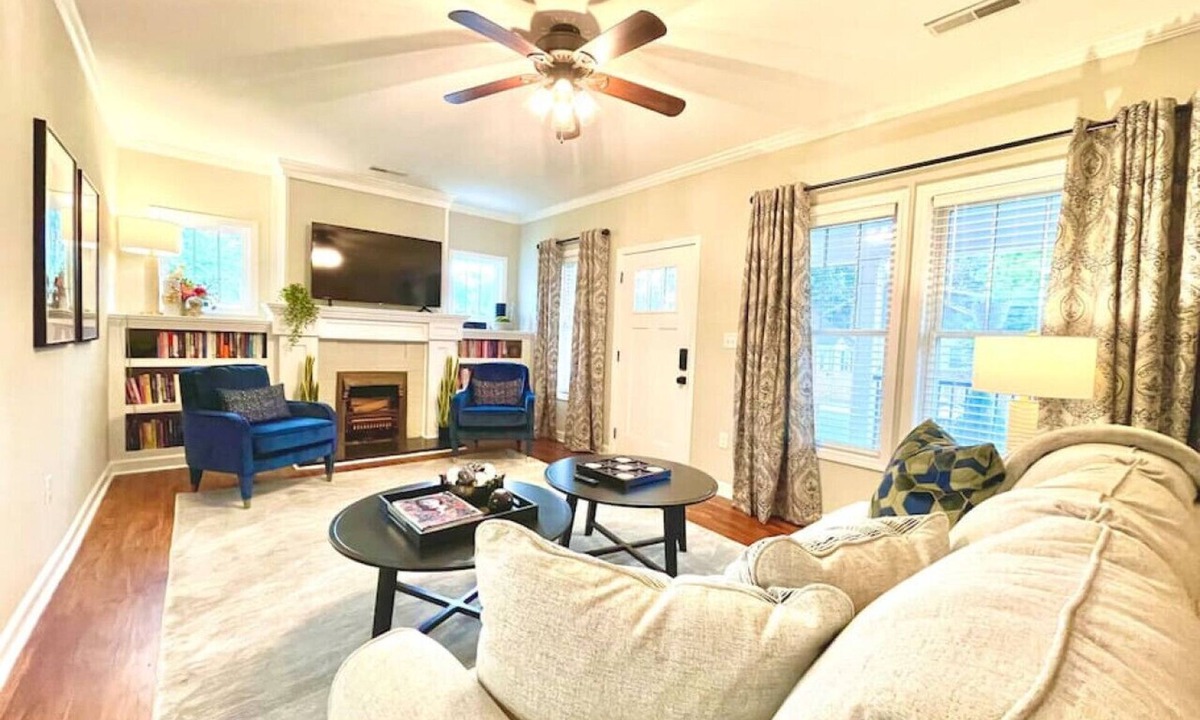 Paducah House | The Dim Light - The Carriage House Flats South