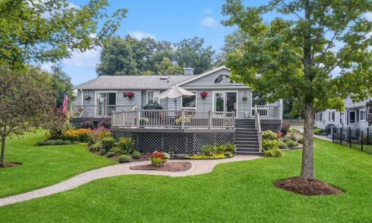 McHenry House | The Emerald Retreat