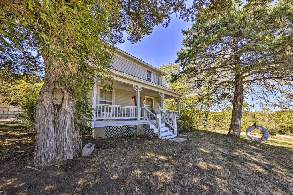 Waldron House | The Farmhouse (Unit B) at Deer Ridge Estate