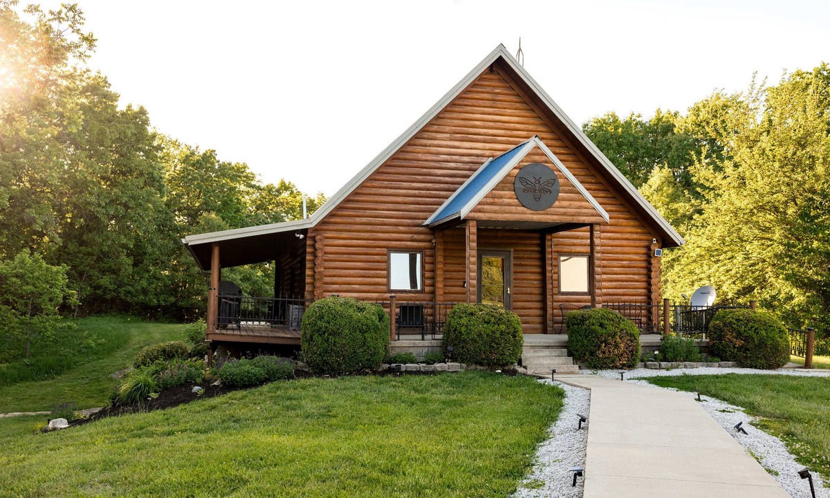 Sullivan Cabin | The Firefly Lodge on Lake Shelbyville - Fully Updated Cabin with Lake Access